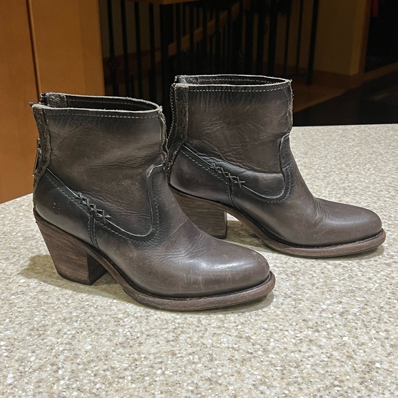 Frye Leslie Artisan Boot - NWOT - Picture 2 of 9